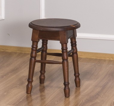 Round chair with turned legs