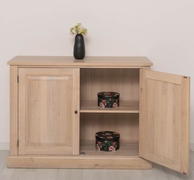 Elegant Oak Display Cabinet with 2  Lower Doors