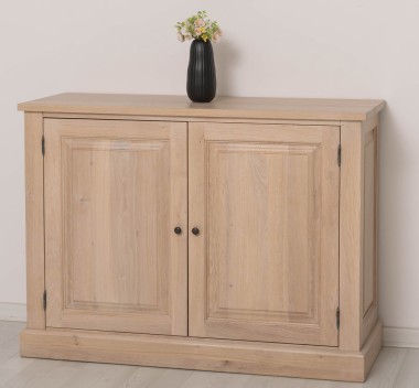 Elegant Oak Display Cabinet with 2  Lower Doors