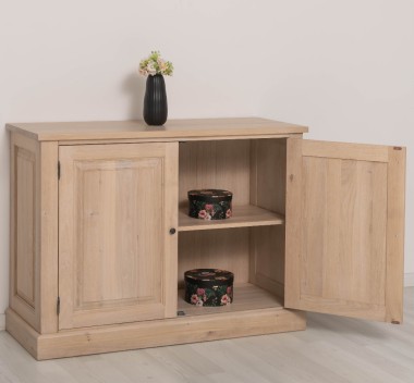 Elegant Oak Display Cabinet with 2  Lower Doors