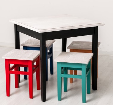 Table with oak top, dim. 80x80x78 with 4 chairs - Color Top_P080 - Color Corp_Multicolor - MULTICOLOR