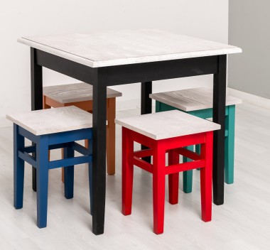 Table with oak top, dim. 80x80x78 with 4 chairs - Color Top_P080 - Color Corp_Multicolor - MULTICOLOR