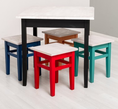 Table with oak top, dim. 80x80x78 with 4 chairs - Color Top_P080 - Color Corp_Multicolor - MULTICOLOR