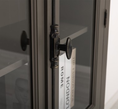 Showcase with 2 doors, with Cremone