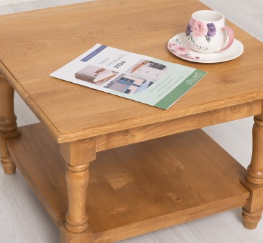 Coffee table with turned legs and a low shelf , top oak - PS710-TOP OAK