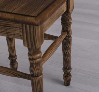 Chair with turned legs - PS679